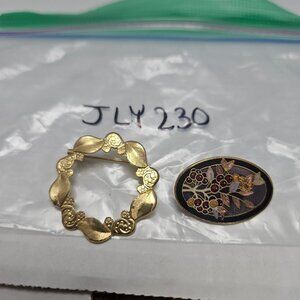 OVAL GOLD TONED CRANBERRIES PIN + ROUND GOLD TONED FLOWER PIN